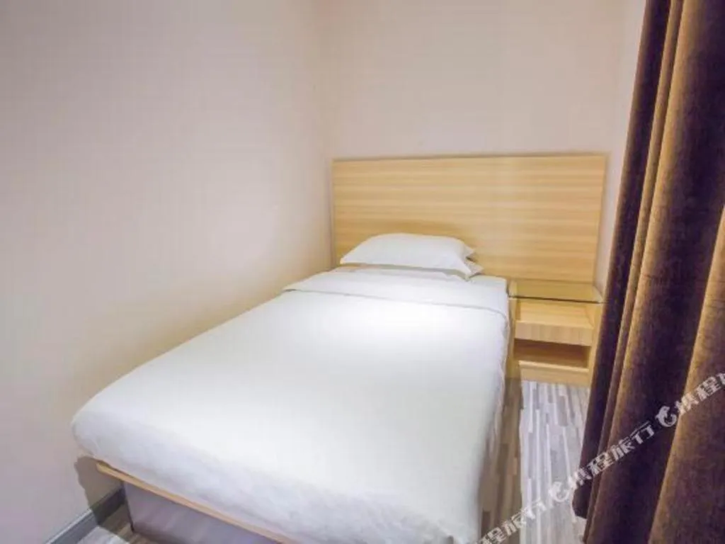 Bed in City Comfort Inn Hechi Bama Shouxiang Avenue