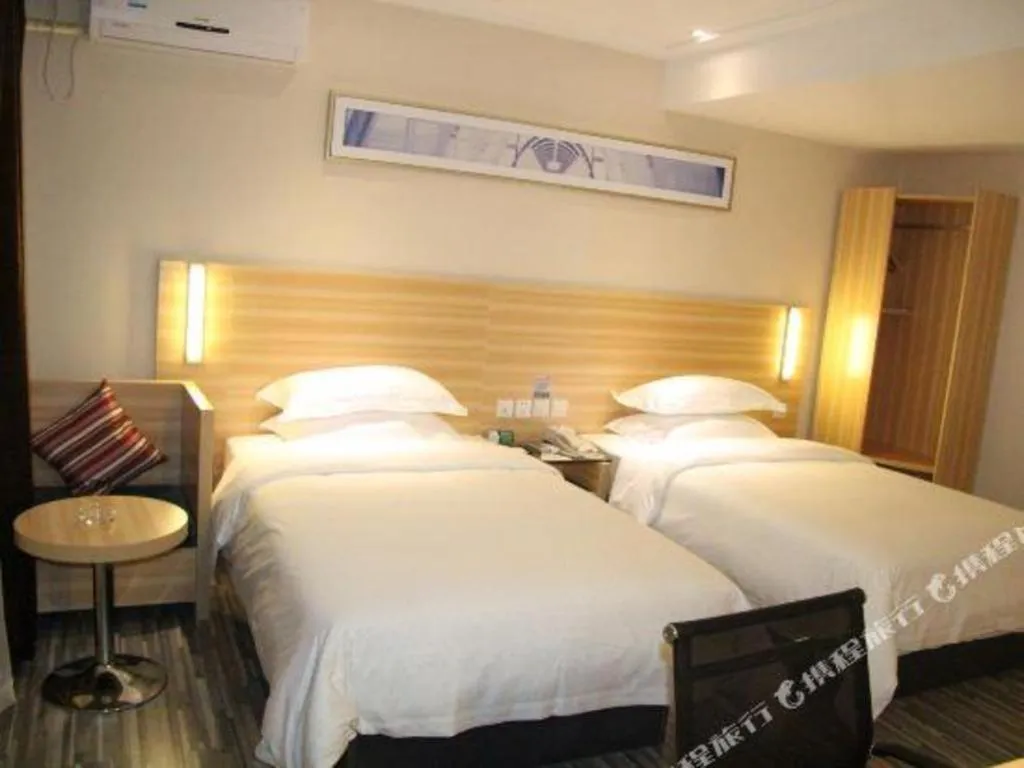 Bed in City Comfort Inn Hechi Bama Shouxiang Avenue