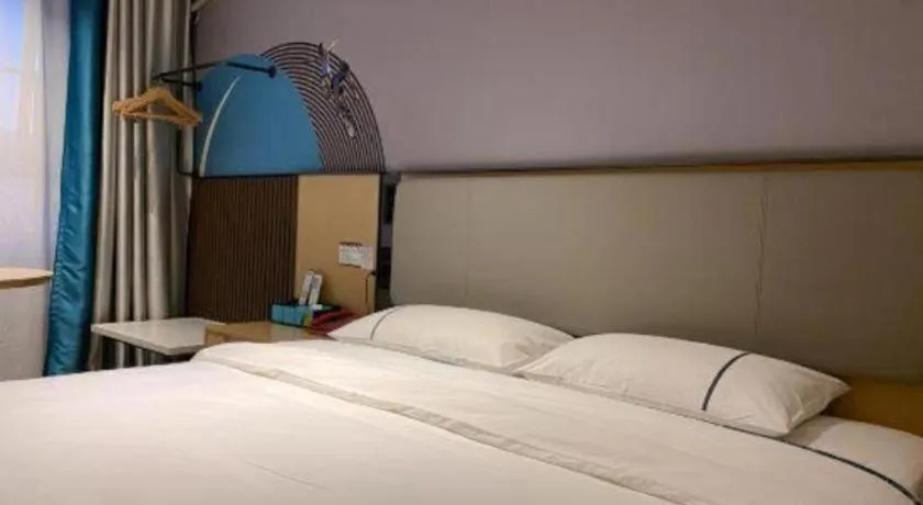 Bed in City Comfort Inn Hechi Bama Shouxiang Avenue