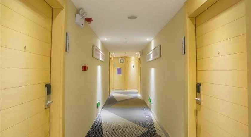 Bed in City Comfort Inn Hechi Bama Shouxiang Avenue