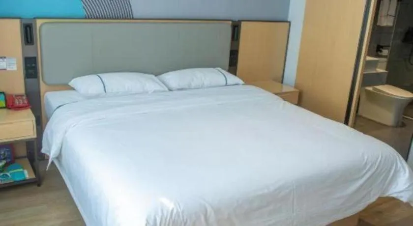 Bed in City Comfort Inn Hechi Bama Shouxiang Avenue