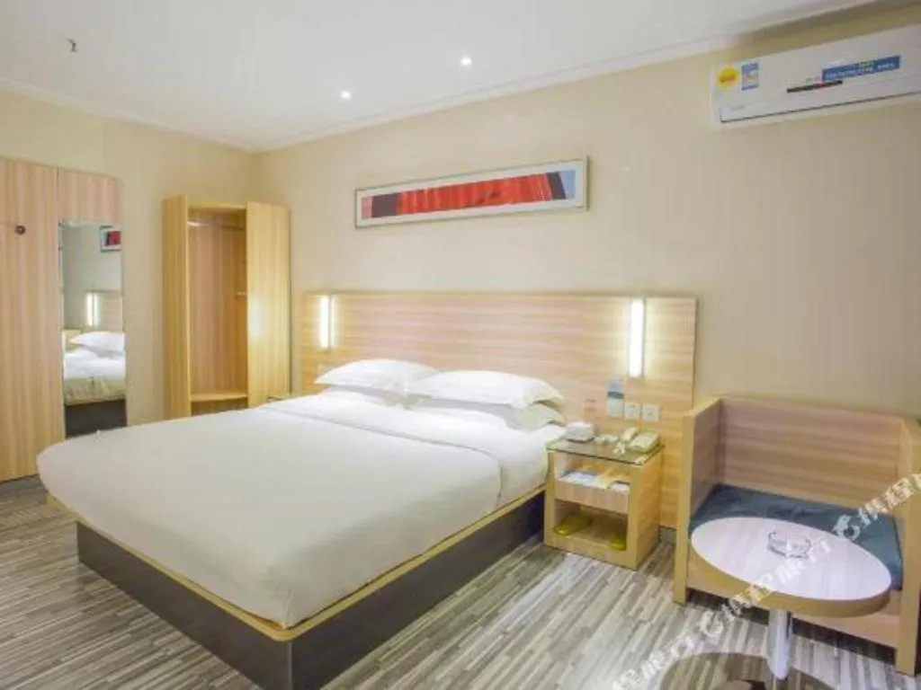 Bed in City Comfort Inn Hechi Bama Shouxiang Avenue