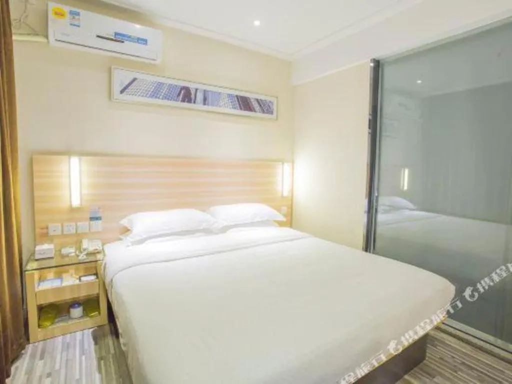 Bed in City Comfort Inn Hechi Bama Shouxiang Avenue