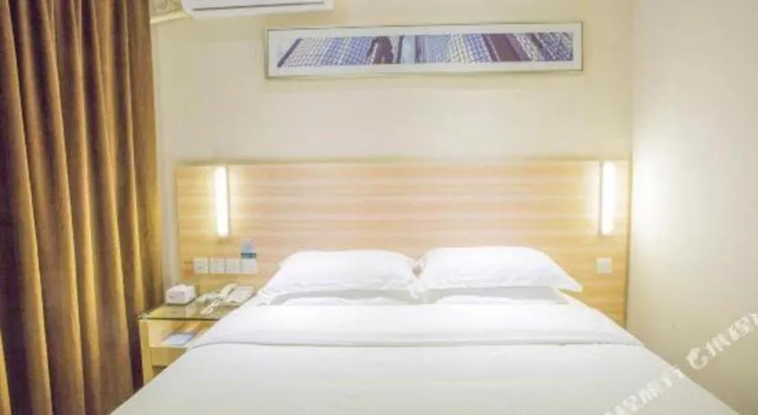 Bed in City Comfort Inn Hechi Bama Shouxiang Avenue