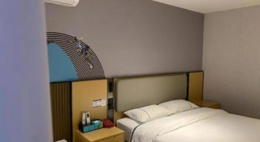 Bed in City Comfort Inn Hechi Bama Shouxiang Avenue