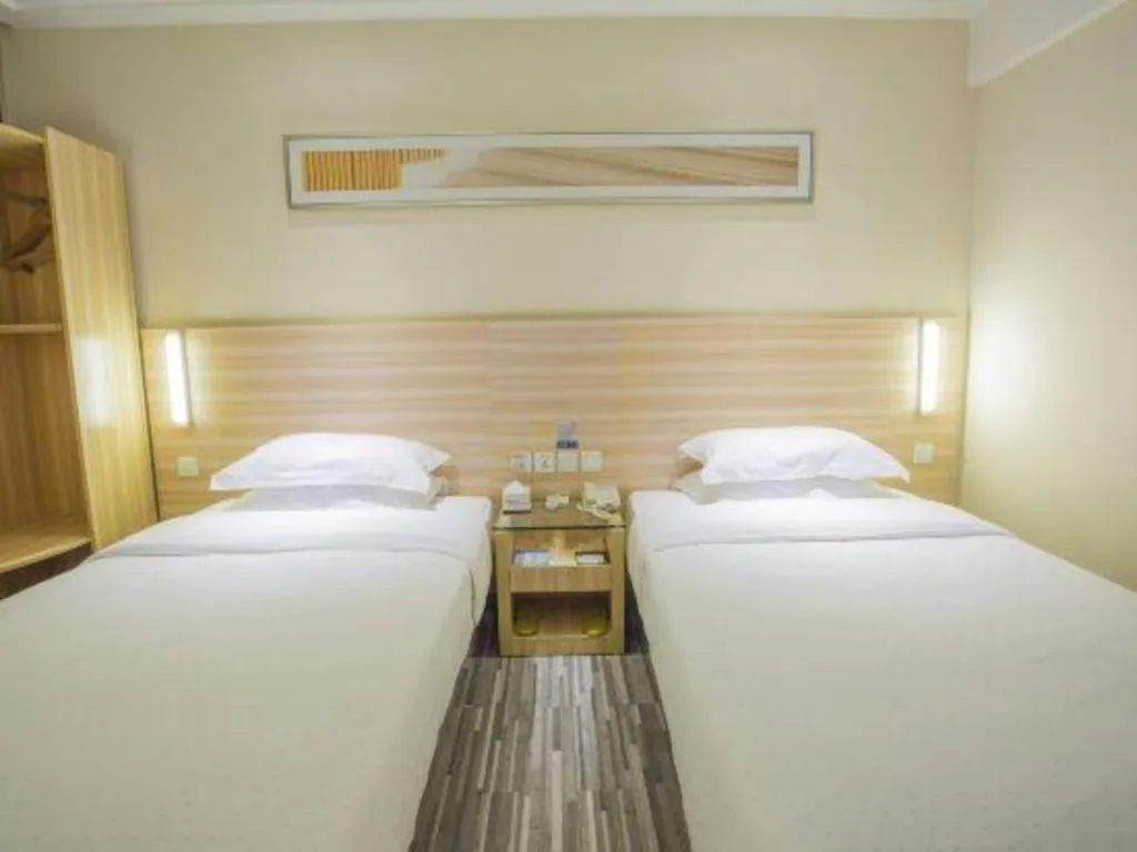 Bed in City Comfort Inn Hechi Bama Shouxiang Avenue