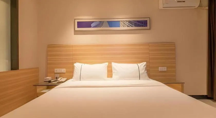 Bed in City Comfort Inn Wuhan Zoo Guobo Maying Road Metro Station