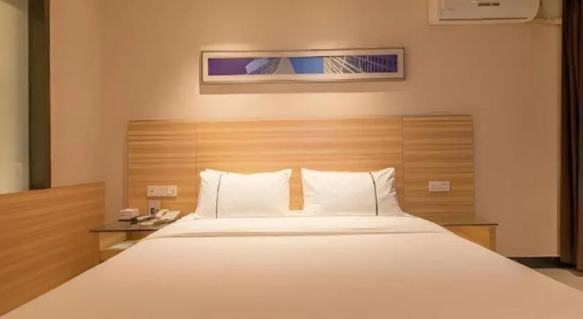 Bed in City Comfort Inn Wuhan Zoo Guobo Maying Road Metro Station