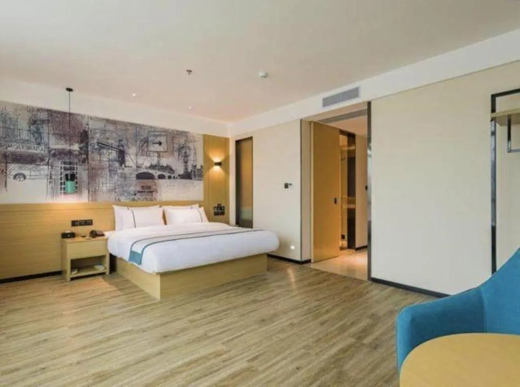 Bed in City Comfort Inn Shanwei Luhe