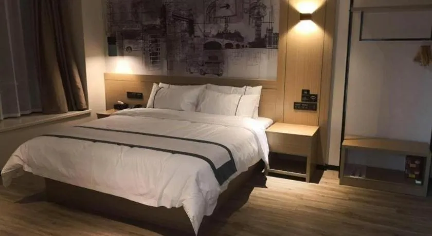 Bed in City Comfort Inn Shanwei Luhe