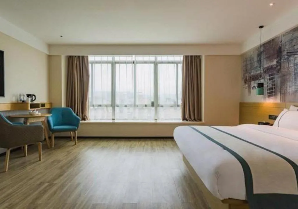 Bed in City Comfort Inn Shanwei Luhe