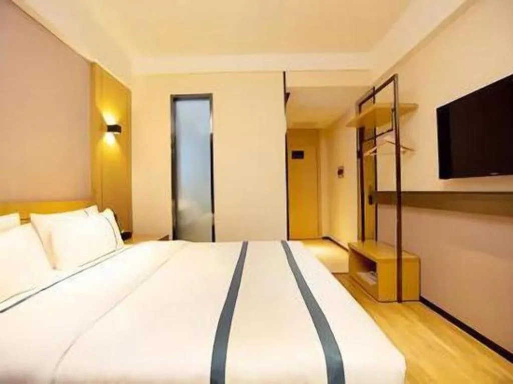 Bed in City Comfort Inn Shanwei Luhe