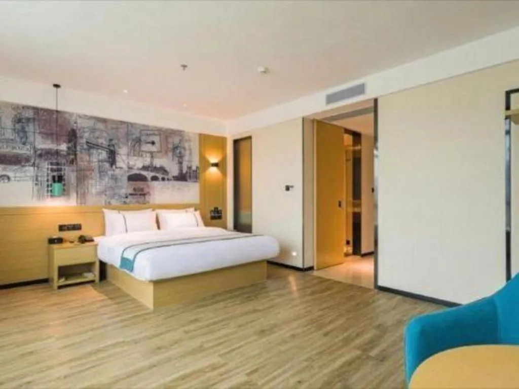 Bed in City Comfort Inn Shanwei Luhe