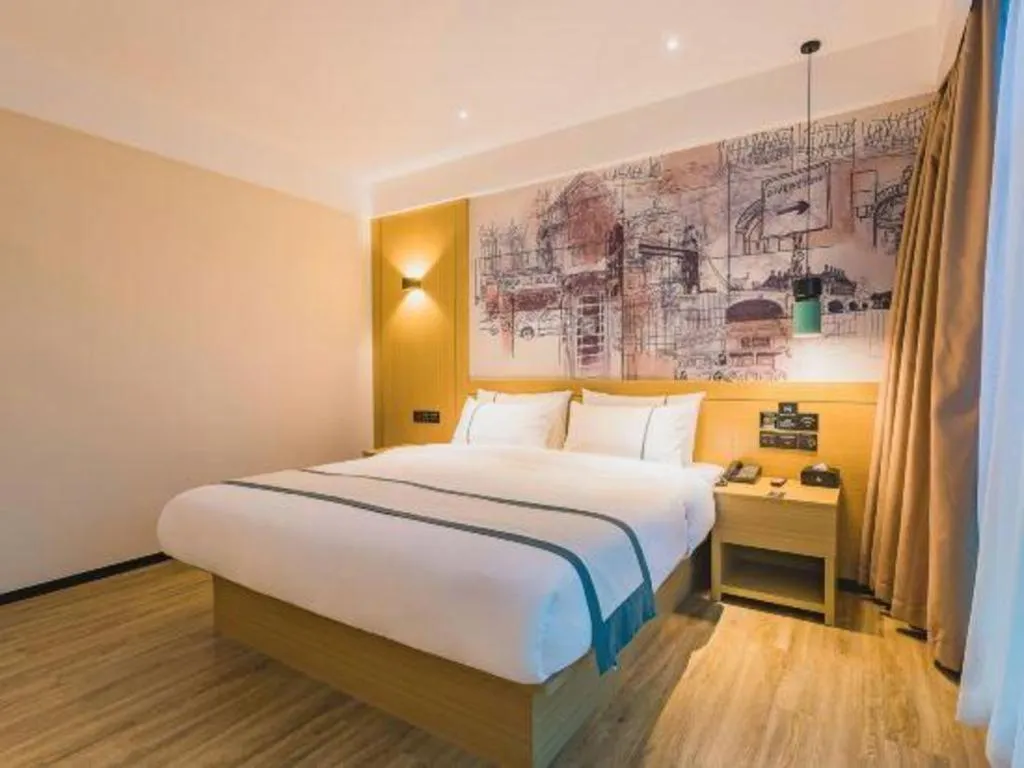 Bed in City Comfort Inn Shanwei Luhe