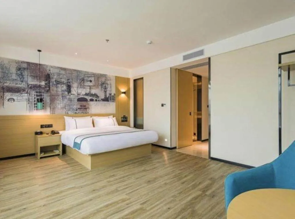 Bed in City Comfort Inn Shanwei Luhe