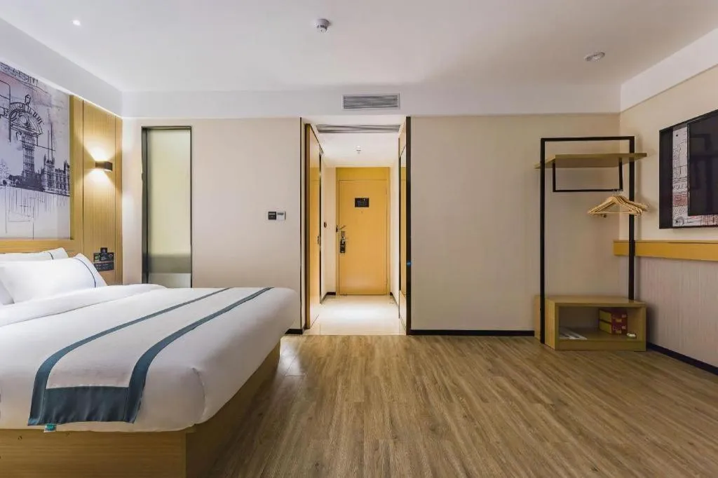 Bed in City Comfort Inn Shanwei Luhe