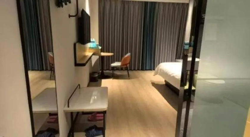 Bed in City Comfort Inn Chongqing Shiqiao Plaza Metro Station