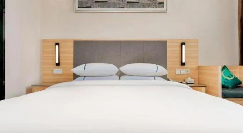 Bed in City Comfort Inn Chongqing Shiqiao Plaza Metro Station