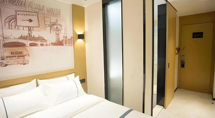 Bed in City Comfort Inn Taizhou Wanda Plaza