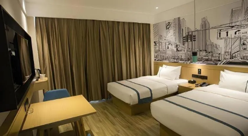 Bed in City Comfort Inn Taizhou Wanda Plaza