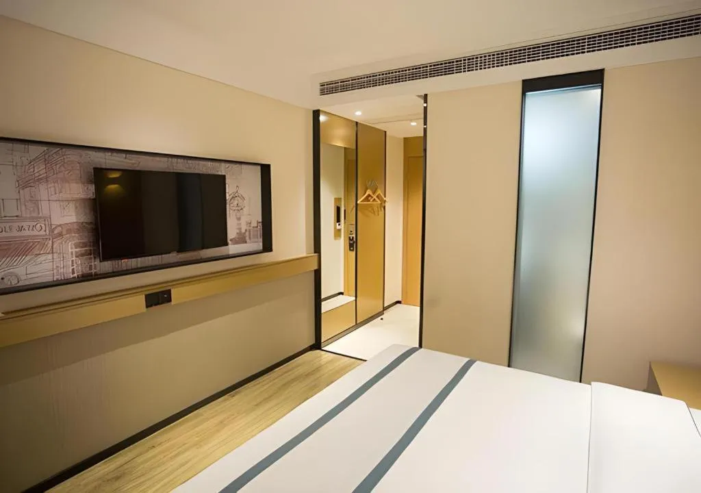 Bed in City Comfort Inn Taizhou Wanda Plaza