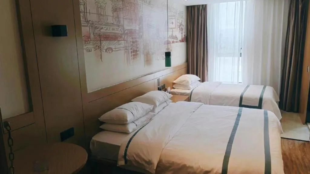 Bed in City Comfort Inn Taizhou Wanda Plaza
