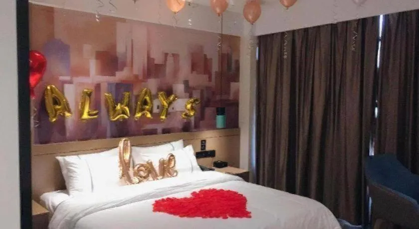 Bed in City Comfort Inn Taizhou Wanda Plaza