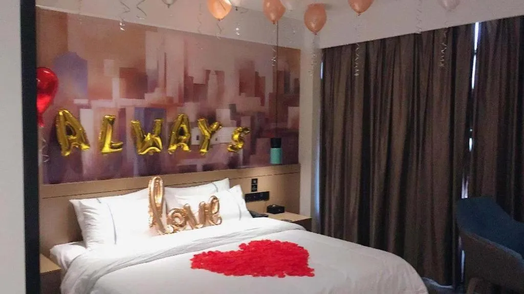 Bed in City Comfort Inn Taizhou Wanda Plaza