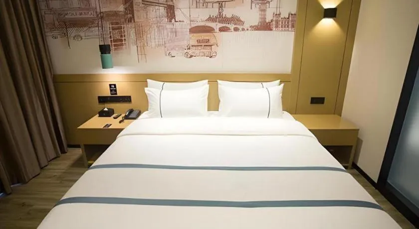 Bed in City Comfort Inn Taizhou Wanda Plaza