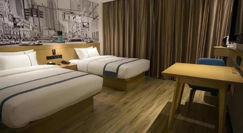 Bed in City Comfort Inn Taizhou Wanda Plaza