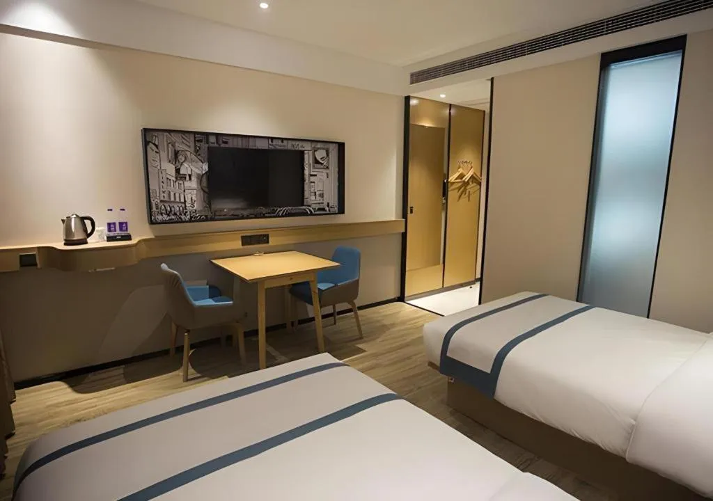 Bed in City Comfort Inn Taizhou Wanda Plaza