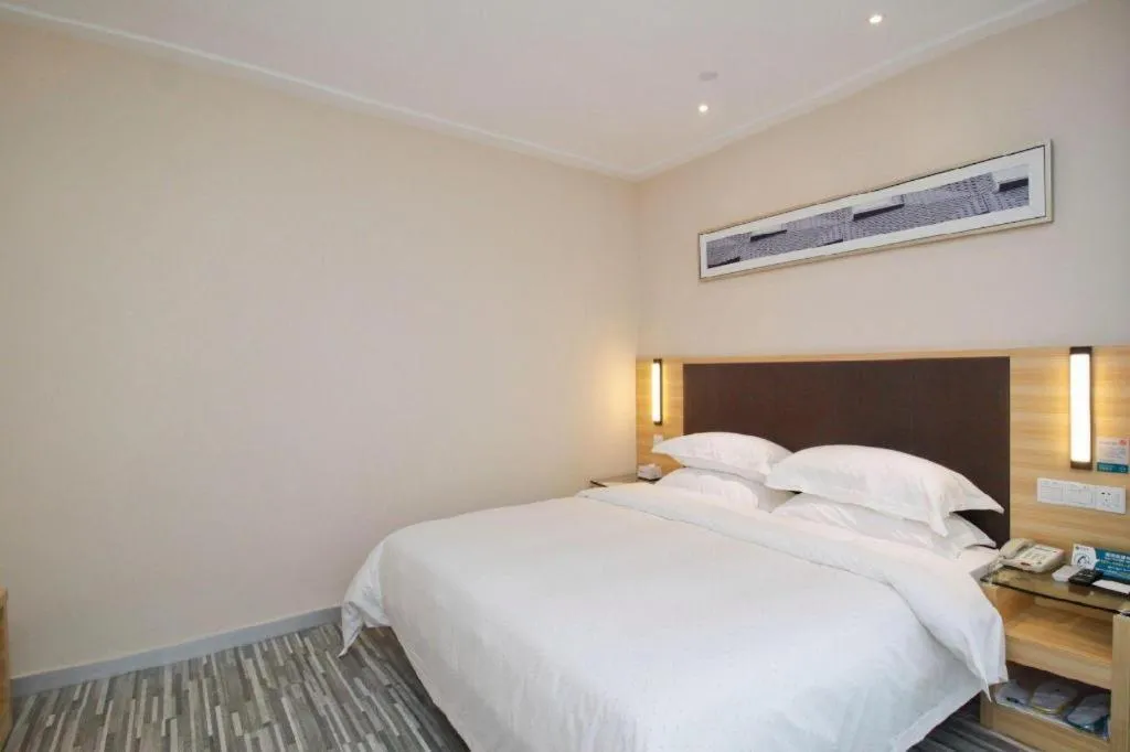 Bed in City Comfort Inn Hefei Binhu Wanghu Building Exhibition Center