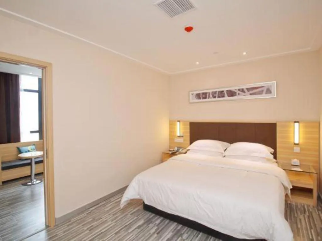 Bed in City Comfort Inn Hefei Binhu Wanghu Building Exhibition Center