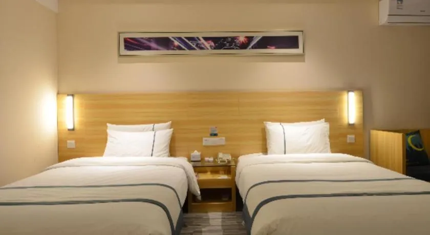 Bed in City Comfort Inn Huanggang Qichun Exhibition Center