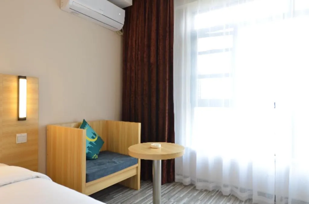 Bed in City Comfort Inn Huanggang Qichun Exhibition Center