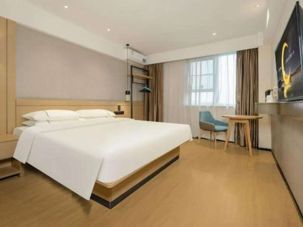 Bed in City Comfort Inn Wuzhou Municipal Government Vocational College