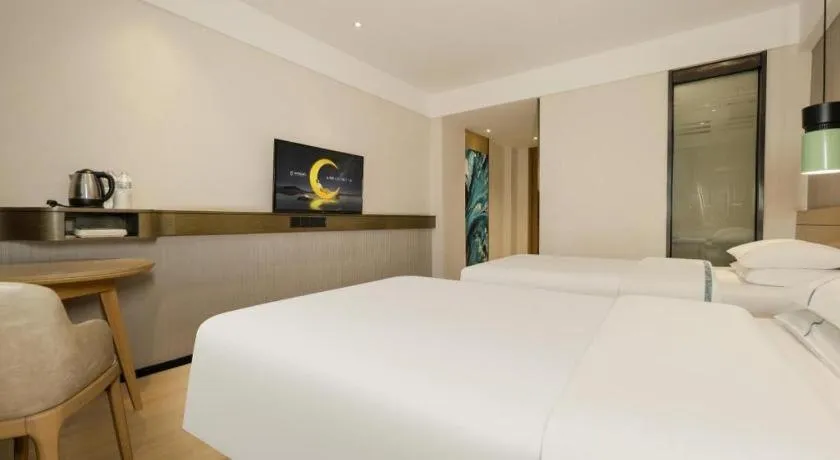 Bed in City Comfort Inn Wuzhou Municipal Government Vocational College