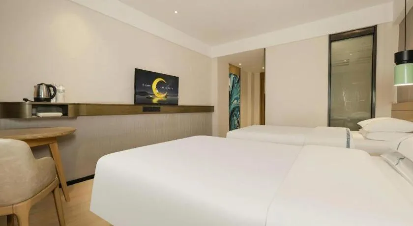 Bed in City Comfort Inn Wuzhou Municipal Government Vocational College