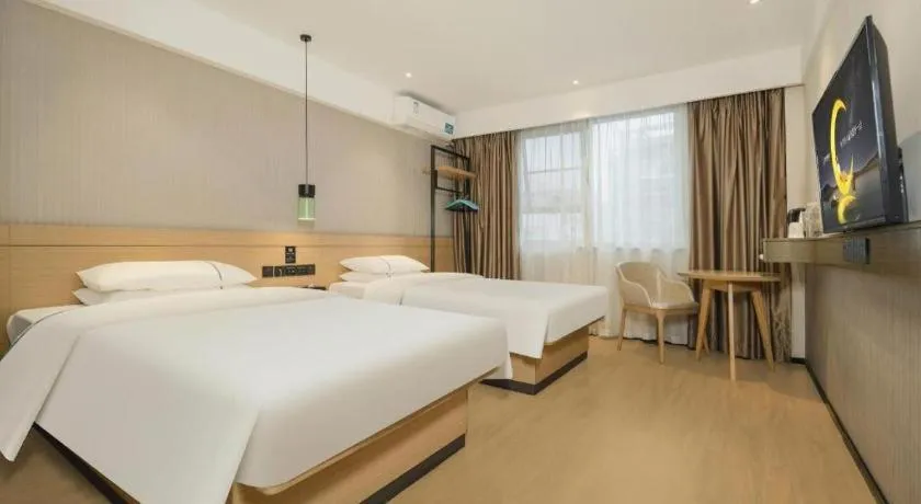 Bed in City Comfort Inn Wuzhou Municipal Government Vocational College