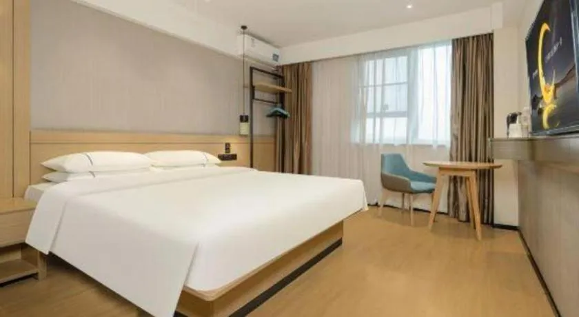 Bed in City Comfort Inn Wuzhou Municipal Government Vocational College