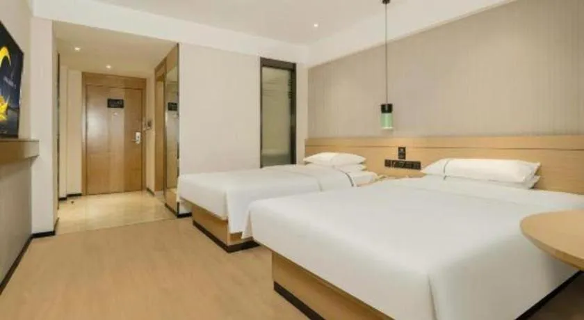 Bed in City Comfort Inn Wuzhou Municipal Government Vocational College