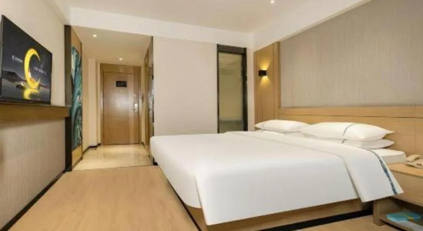 Bed in City Comfort Inn Wuzhou Municipal Government Vocational College