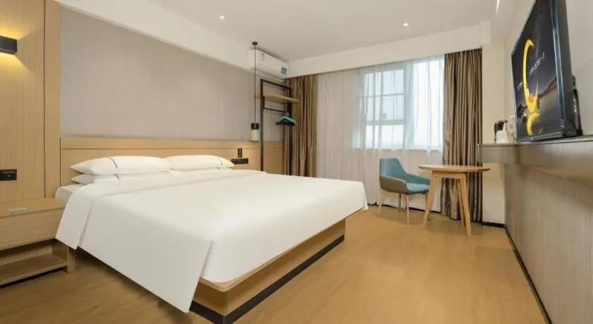 Bed in City Comfort Inn Wuzhou Municipal Government Vocational College