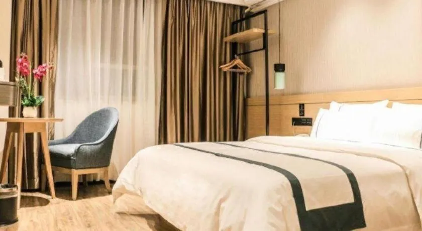 Bed in City Comfort Inn Wuzhou Municipal Government Vocational College