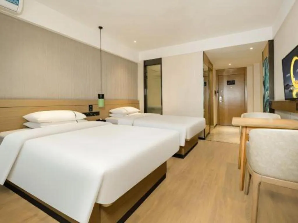 Bed in City Comfort Inn Wuzhou Municipal Government Vocational College