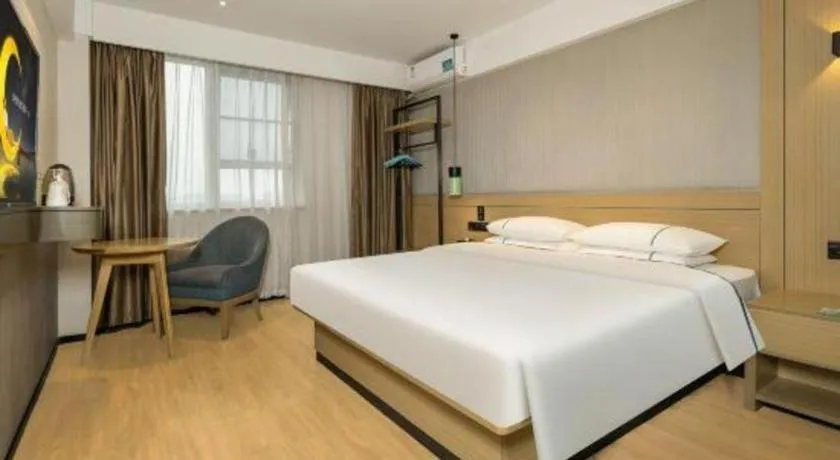 Bed in City Comfort Inn Wuzhou Municipal Government Vocational College