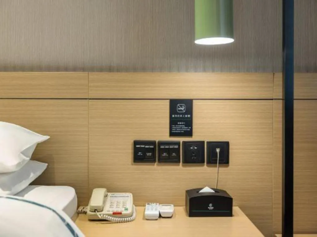 Bed in City Comfort Inn Wuzhou Municipal Government Vocational College