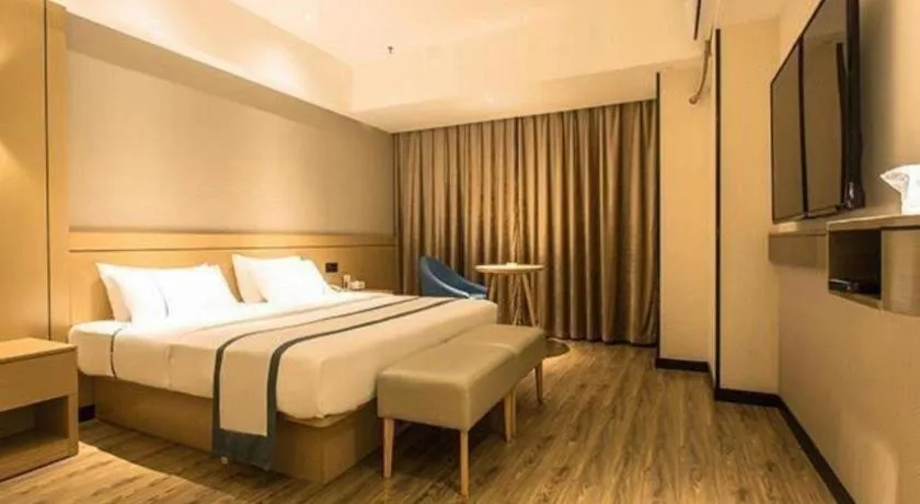 Bed in City Comfort Inn Wuzhou Municipal Government Vocational College