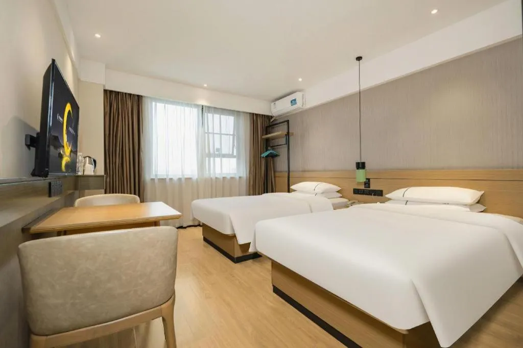 Bed in City Comfort Inn Wuzhou Municipal Government Vocational College