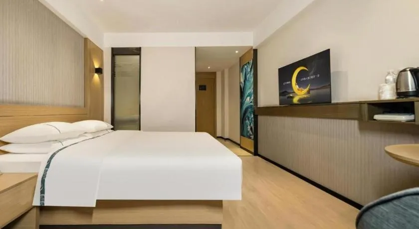 Bed in City Comfort Inn Wuzhou Municipal Government Vocational College